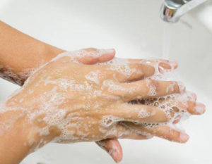 La buona abitudine di lavarsi bene le mani