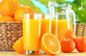 Calcoli renali, bere succo d’arancia
